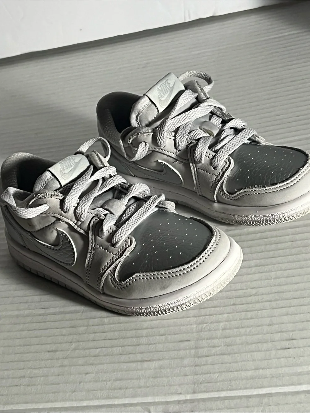 Nike size 9 children good condition